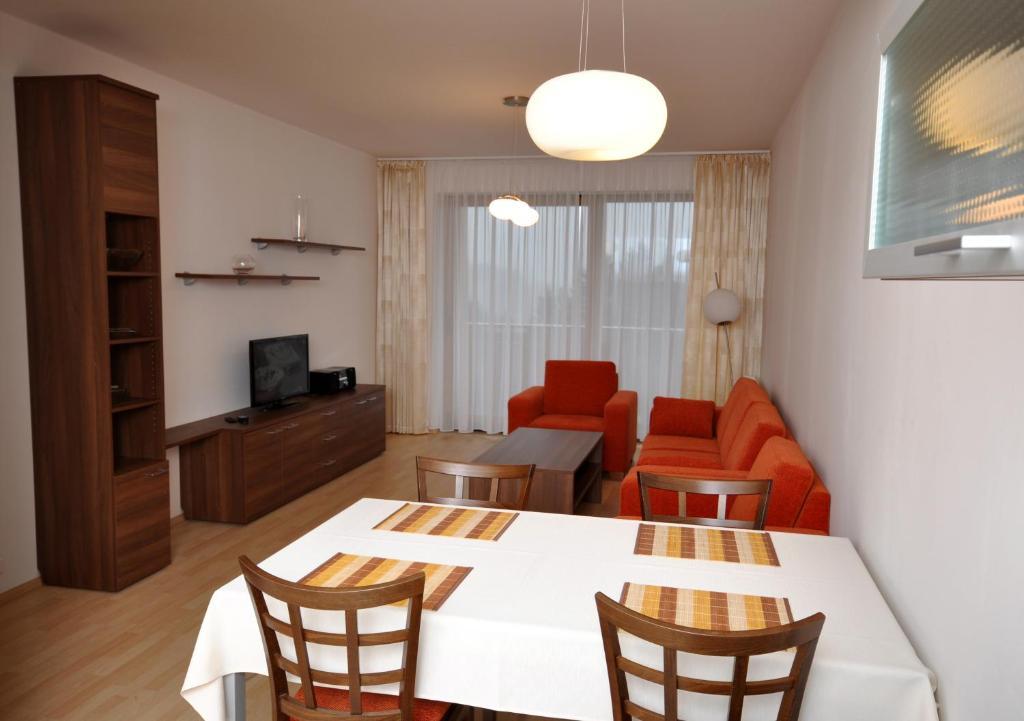 Unipharma Apartments Доновалы Экстерьер фото